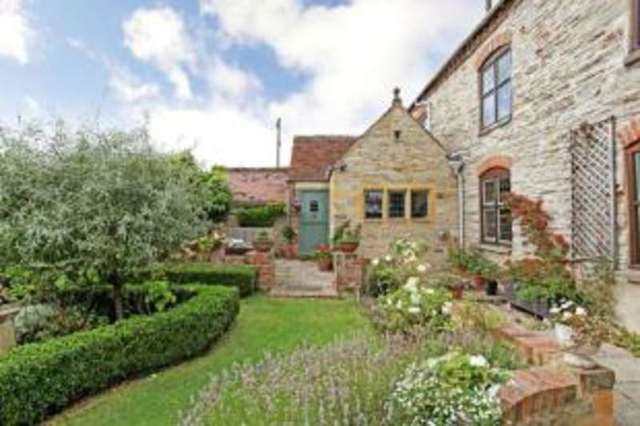  Image of 4 bedroom Detached house for sale in Roberts Lane South Littleton Evesham WR11 at South Littleton Evesham South Littleton, WR11 8TN