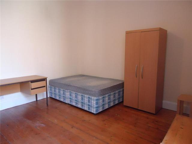  Image of 4 bedroom Flat to rent in Rochester Terrace Edinburgh EH10 at Bruntsfield Edinburgh Edinburgh, EH10 5AB