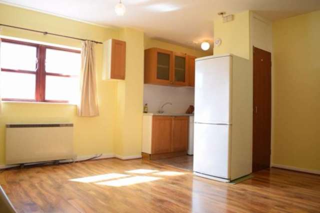  Image of 2 bedroom Flat to rent in Romford Road London E7 at London, E7 9HB