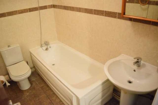  Image of 2 bedroom Flat to rent in Romford Road London E7 at London, E7 9HB