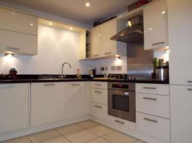  Image of 2 bedroom Flat for sale in Rosemount Avenue West Byfleet KT14 at Rosemount Avenue West Byfleet West Byfleet, KT14 6BD