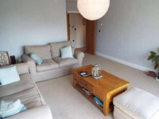 Image of 2 bedroom Flat for sale in Rosemount Avenue West Byfleet KT14 at Rosemount Avenue West Byfleet West Byfleet, KT14 6BD