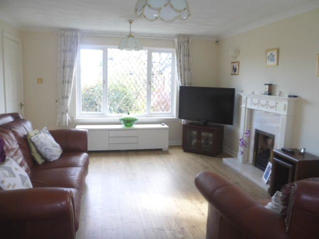  Image of 4 bedroom Detached house to rent in Rosemount Cumbernauld Glasgow G68 at Cumbernauld North Lanarkshire North Lanarkshire, G68 0HL