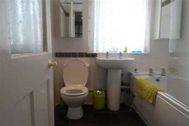  Image of 2 bedroom Flat to rent in Rotherwood Avenue Bearsden Glasgow G13 at Glasgow, G13 2AX