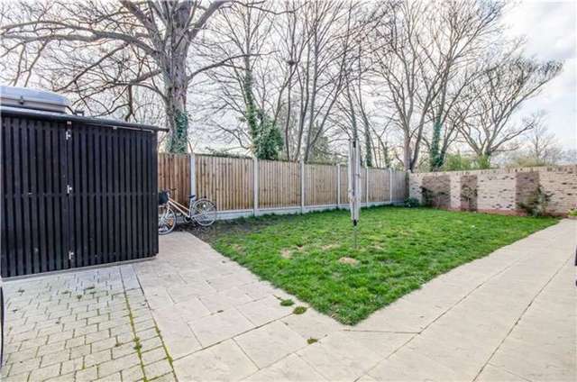  Image of 6 bedroom Detached house for sale in Royal Way Trumpington Cambridge CB2 at Trumpington, CB2 9AW