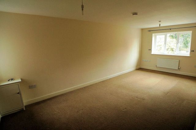  Image of 2 bedroom Flat to rent in Russell Road Rhyl LL18 at Russell Road  Rhyl, LL18 3DD