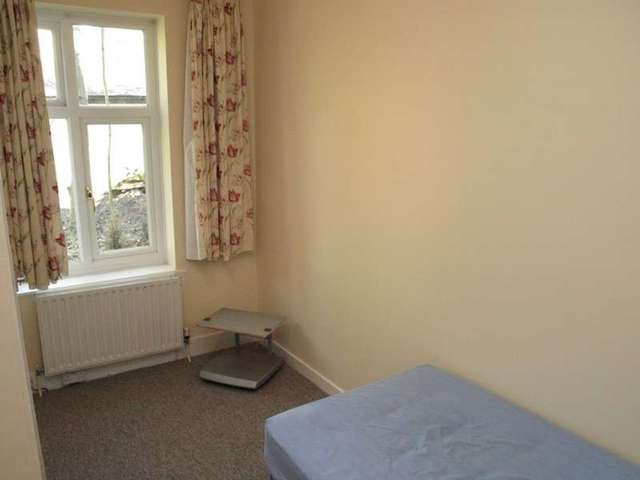  Image of 8 bedroom Detached house for sale in Salisbury Road Farnborough GU14 at Salisbury Road  Farnborough, GU14 7AG