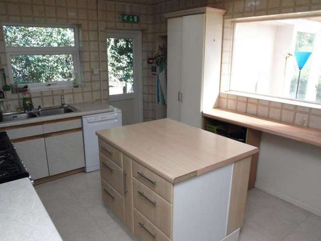 Image of 8 bedroom Detached house for sale in Salisbury Road Farnborough GU14 at Salisbury Road  Farnborough, GU14 7AG