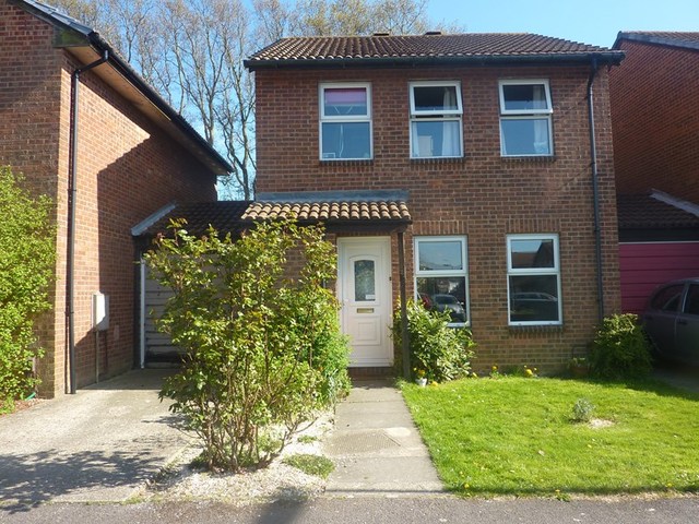 Image of 3 bedroom Detached house for sale in Shannon Road Fareham PO14 at Shannon Road  Fareham, PO14 3RS