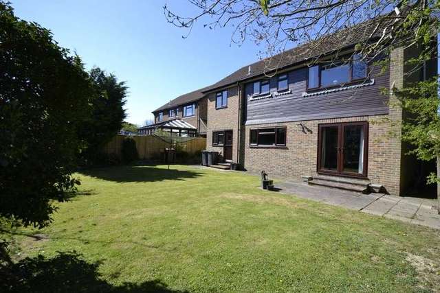 Image of 5 bedroom Detached house for sale in Sheppey Walk Hailsham BN27 at Hailsham, BN27 3BR