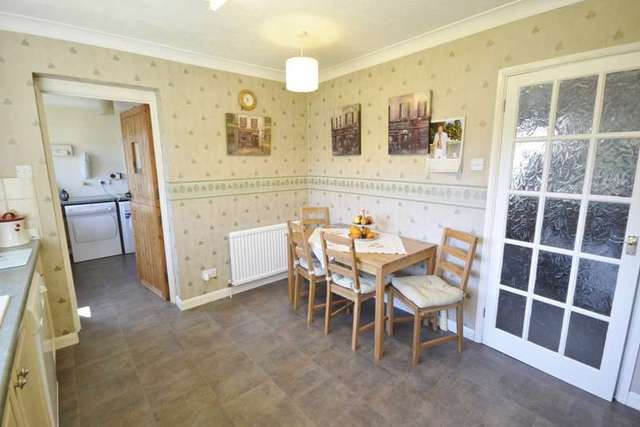  Image of 5 bedroom Detached house for sale in Sheppey Walk Hailsham BN27 at Hailsham, BN27 3BR