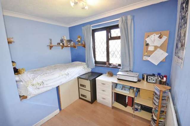  Image of 5 bedroom Detached house for sale in Sheppey Walk Hailsham BN27 at Hailsham, BN27 3BR