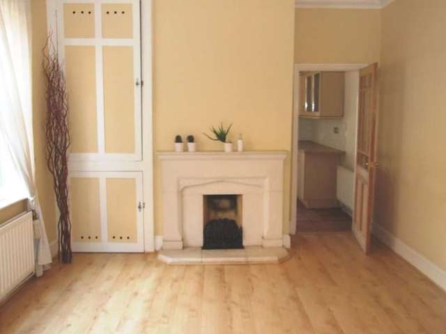  Image of 4 bedroom Semi-Detached house to rent in Arthur Road Shirley Southampton SO15 at Shirley  Southampton, SO15 5DU