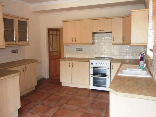  Image of 4 bedroom Semi-Detached house to rent in Arthur Road Shirley Southampton SO15 at Shirley  Southampton, SO15 5DU