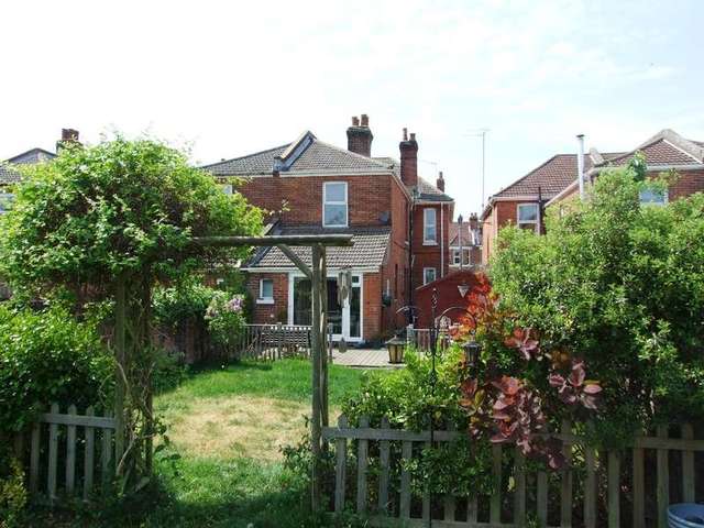  Image of 4 bedroom Semi-Detached house to rent in Arthur Road Shirley Southampton SO15 at Shirley  Southampton, SO15 5DU