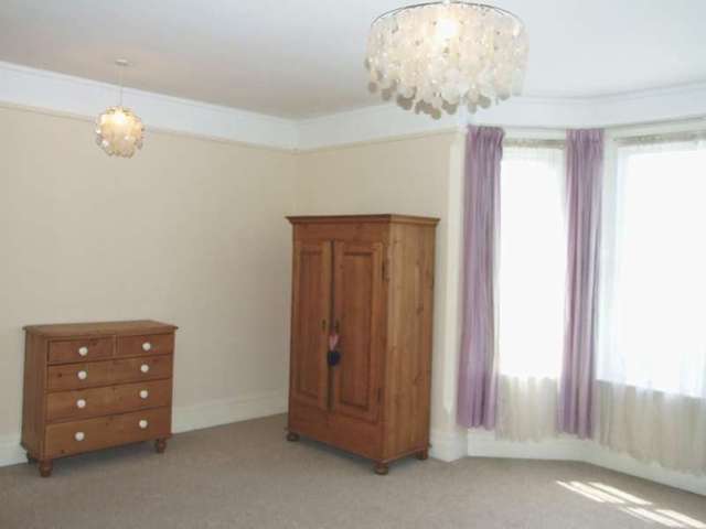  Image of 4 bedroom Semi-Detached house to rent in Arthur Road Shirley Southampton SO15 at Shirley  Southampton, SO15 5DU