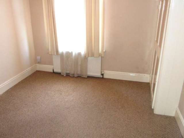  Image of 4 bedroom Semi-Detached house to rent in Arthur Road Shirley Southampton SO15 at Shirley  Southampton, SO15 5DU