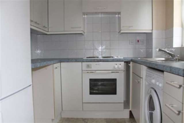  Image of 2 bedroom Flat to rent in Sigrist Square Kingston upon Thames KT2 at Kingston upon Thames, KT2 6JY