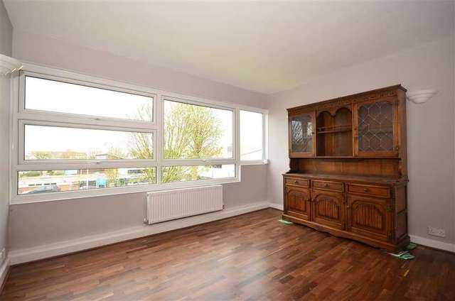 Image of 3 bedroom Flat for sale in Somerhill Road Hove BN3 at Hove East Sussex Hove, BN3 1RL