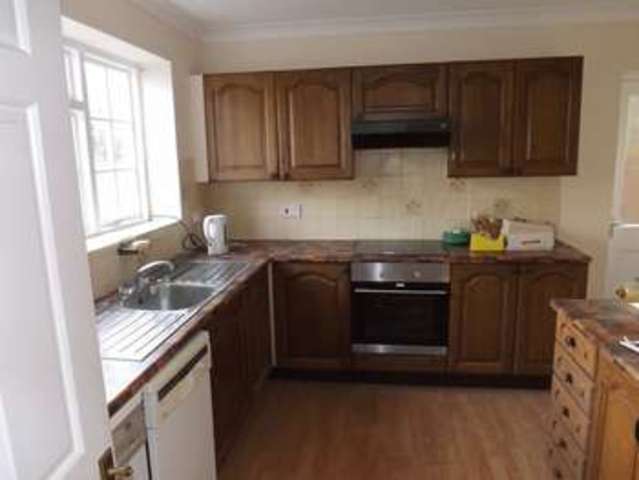  Image of 3 bedroom Semi-Detached house to rent in South Farm Road Broadwater Worthing BN14 at South Farm Road  Worthing, BN14 7BA