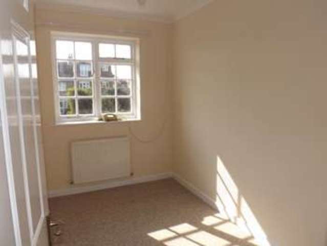  Image of 3 bedroom Semi-Detached house to rent in South Farm Road Broadwater Worthing BN14 at South Farm Road  Worthing, BN14 7BA