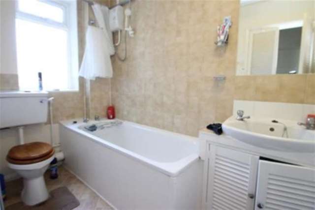  Image of 1 bedroom Flat to rent in Southlands Grove Bickley Bromley BR1 at Bromley, BR1 2BY