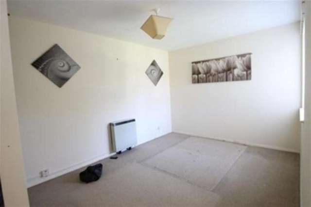  Image of 1 bedroom Flat to rent in Southlands Grove Bickley Bromley BR1 at Bromley, BR1 2BY