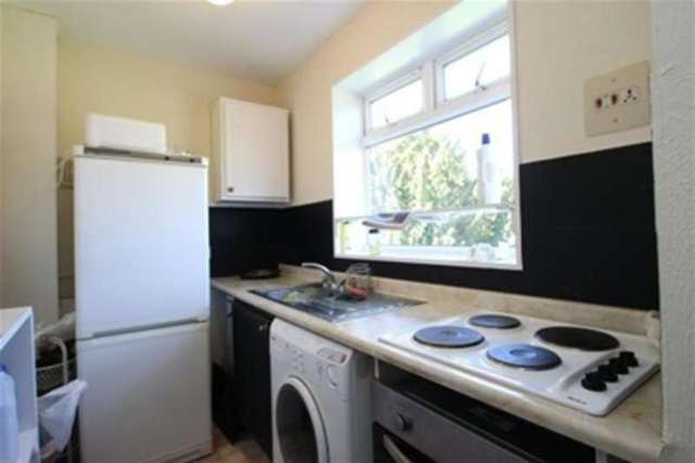  Image of 1 bedroom Flat to rent in Southlands Grove Bickley Bromley BR1 at Bromley, BR1 2BY
