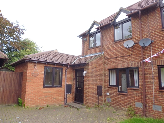  Image of 4 bedroom Semi-Detached house to rent in Carteret Close Willen Milton Keynes MK15 at Carteret Close Willen Milton Keynes, MK15 9LD