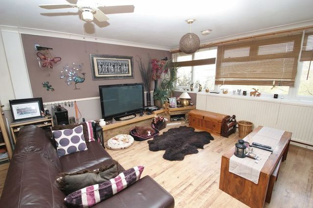  Image of 4 bedroom Detached house for sale in St. Agnells Lane Hemel Hempstead HP2 at St Agnells Lane Grovehill Hemel Hempstead, HP2 6EG