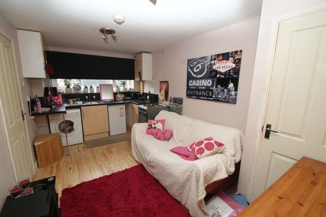  Image of 4 bedroom Detached house for sale in St. Agnells Lane Hemel Hempstead HP2 at St Agnells Lane Grovehill Hemel Hempstead, HP2 6EG