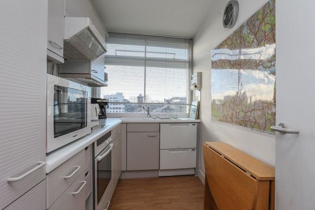  Image of 2 bedroom Flat to rent in St. Giles High Street London WC2H at St Giles High Street Array Shaftesbury Avenue, WC2H 8LW