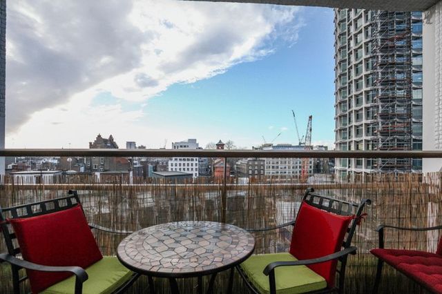  Image of 2 bedroom Flat to rent in St. Giles High Street London WC2H at St Giles High Street Array Shaftesbury Avenue, WC2H 8LW