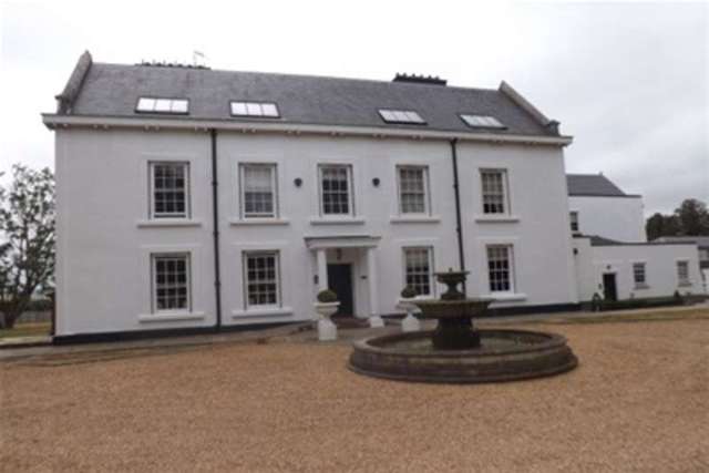  Image of 2 bedroom Flat to rent in London Road Stapleford Tawney Romford RM4 at Romford, RM4 1BF