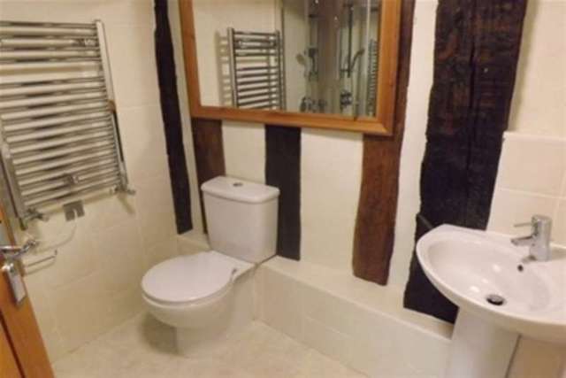  Image of 2 bedroom Flat to rent in London Road Stapleford Tawney Romford RM4 at Romford, RM4 1BF