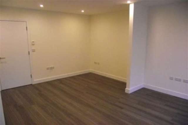  Image of Studio flat to rent in Station Road Cambridge CB1 at Cambridge, CB1 2JW