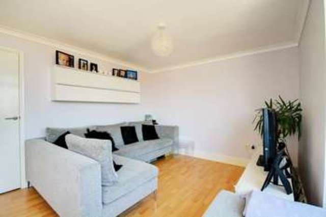  Image of 2 bedroom Flat for sale in Station Road Billingshurst RH14 at Station Road  Billingshurst, RH14 9RU