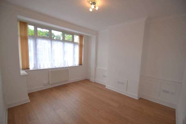  Image of 3 bedroom Terraced house to rent in Stoneleigh Avenue Worcester Park KT4 at Stoneleigh Avenue  Worcester Park, KT4 8YB