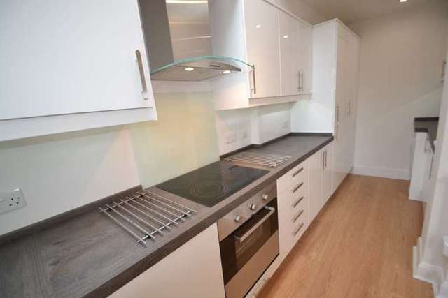  Image of 3 bedroom Terraced house to rent in Stoneleigh Avenue Worcester Park KT4 at Stoneleigh Avenue  Worcester Park, KT4 8YB