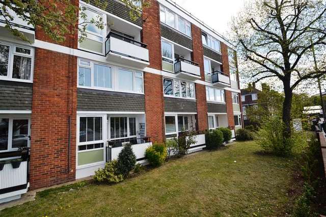  Image of 3 bedroom Apartment to rent in Strathdon Drive London SW17 at Summerstown, SW17 0PT