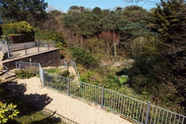 Image of 2 bedroom Flat to rent in Studland Road Westbourne Bournemouth BH4 at Bournemouth, BH4 8JJ