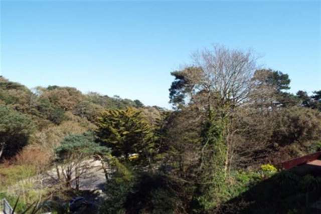  Image of 2 bedroom Flat to rent in Studland Road Westbourne Bournemouth BH4 at Bournemouth, BH4 8JJ