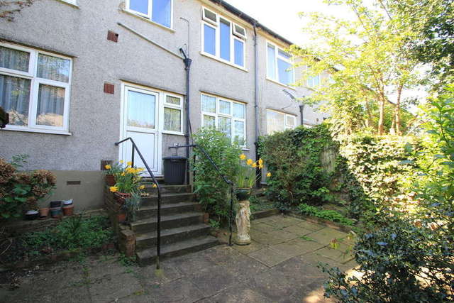  Image of 2 bedroom Maisonette for sale in Surbiton Hill Park Surbiton KT5 at Surbiton Surrey, KT5 8EN