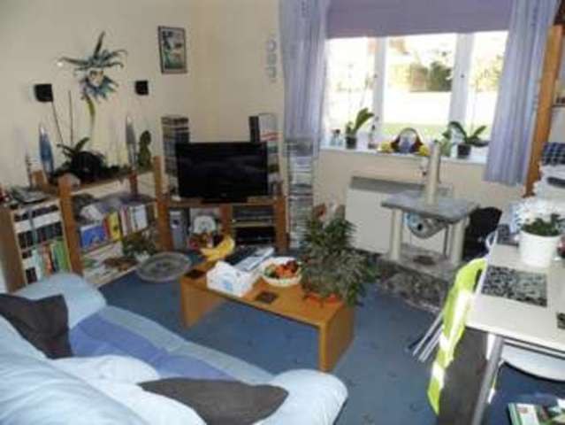  Image of 1 bedroom Flat for sale in Swan Way Church Crookham Fleet GU51 at Fleet Hampshire Fleet, GU51 5TU