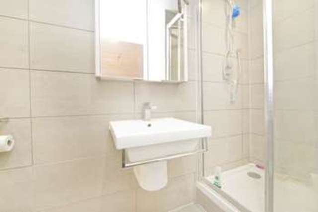  Image of 2 bedroom Flat to rent in Sylvester Path London E8 at Hackney London Hackney, E8 1EN