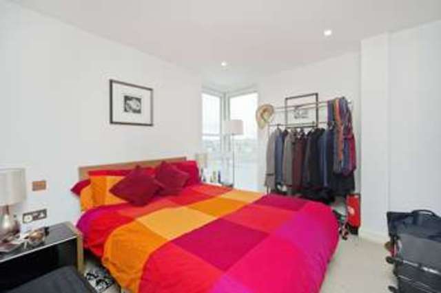  Image of 2 bedroom Flat to rent in Sylvester Path London E8 at Hackney London Hackney, E8 1EN