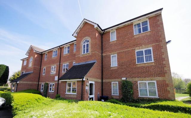  Image of 1 bedroom Flat to rent in Taunton Drive London N2 at London, N2 8JD