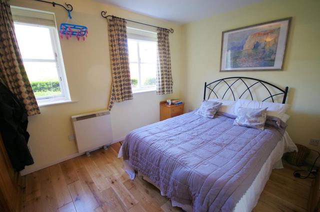  Image of 1 bedroom Flat to rent in Taunton Drive London N2 at London, N2 8JD