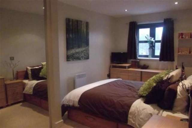  Image of 2 bedroom Flat to rent in Wellington Street Stockport SK1 at Stockport, SK1 3RN