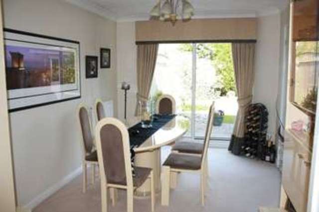  Image of 4 bedroom Detached house to rent in Youens Drive Thame OX9 at Youens Drive  Thame, OX9 3ZQ